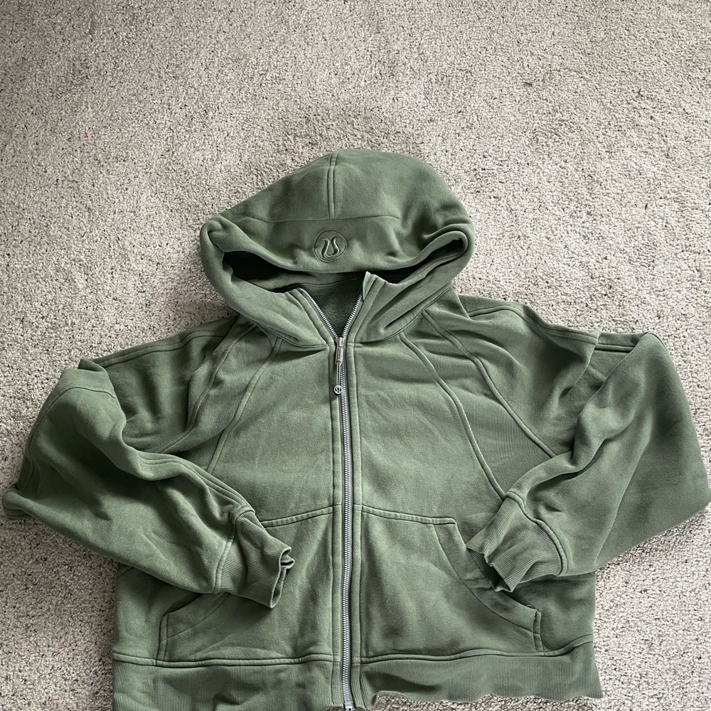 Green sweatshirt oversized fit and cropped like new